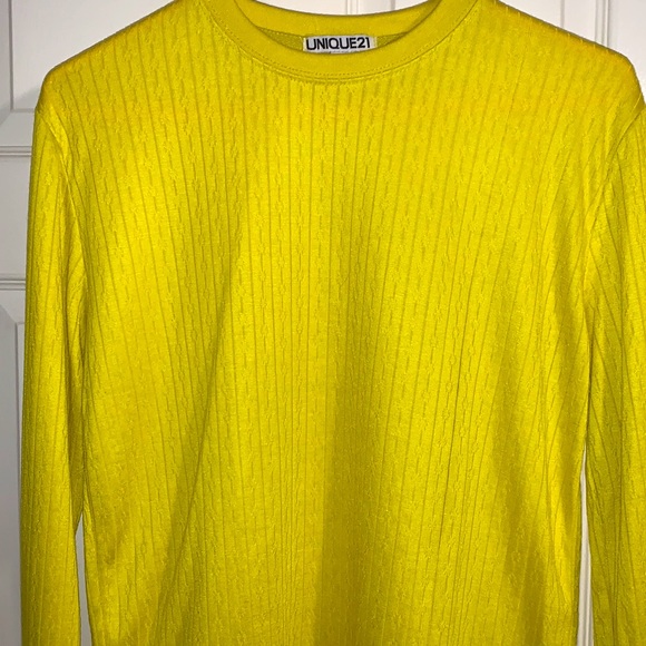 UNIQUE21 yellow long sleeve top. US size 6, scoop neck - Picture 6 of 9